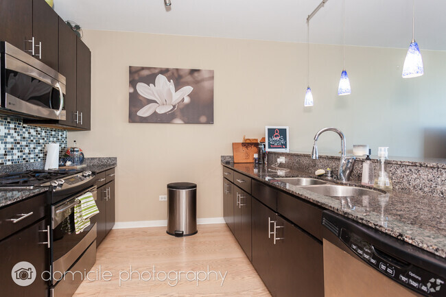 Building Photo - 757 N Orleans St Unit #  01205 Rental