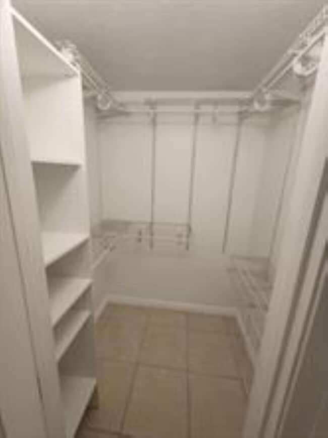 Photo - 1125 NE 16th Pl Unidad 105