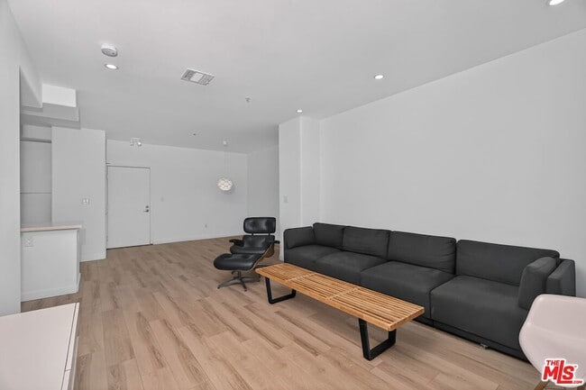 360 W Ave 26