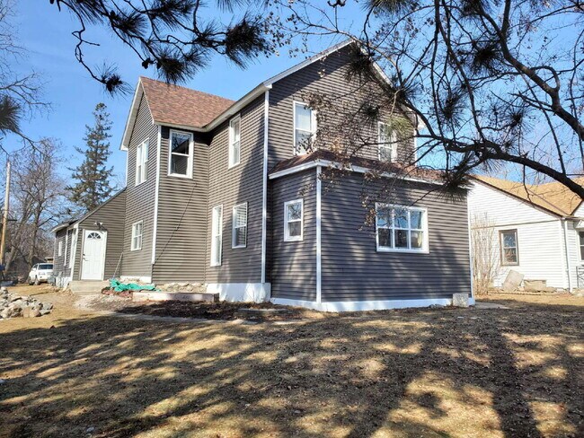Photo - Triplex Lower Unit - Available for Rent