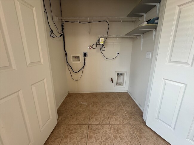 Building Photo - 9714 Coyote Creek Dr