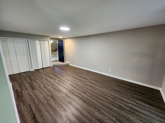 Photo - 915 Seasons Pkwy