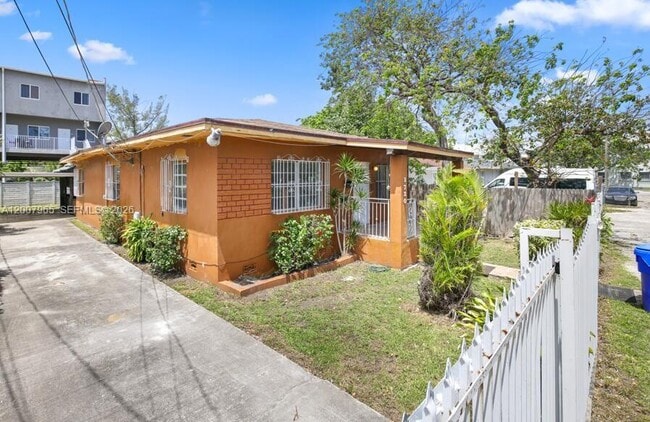 Photo - 3720 NW 20th Ct