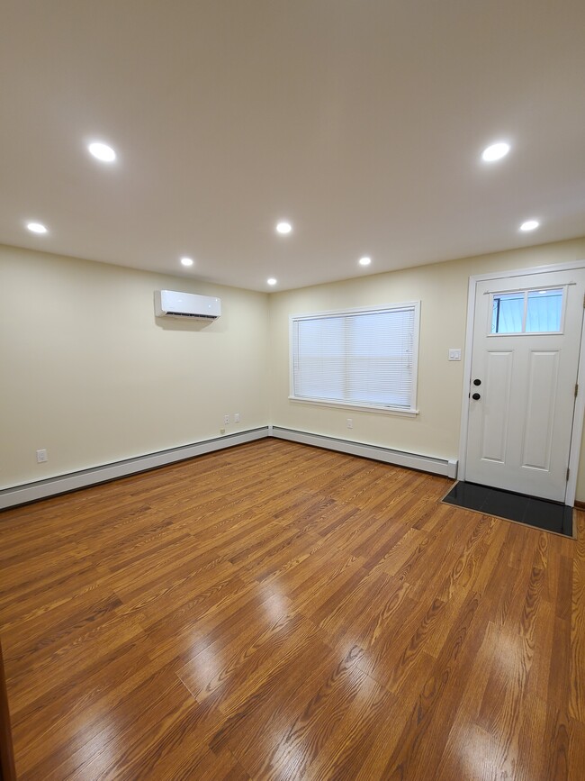 Building Photo - 66 Hillside St Unit 66 Rental