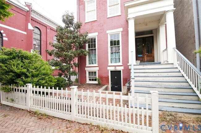 Photo - 12 W Clay St
