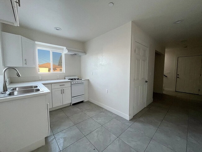 Área de la planta baja - 5017 Clara St