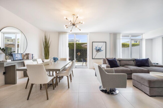 Photo - 401 N Birch Rd