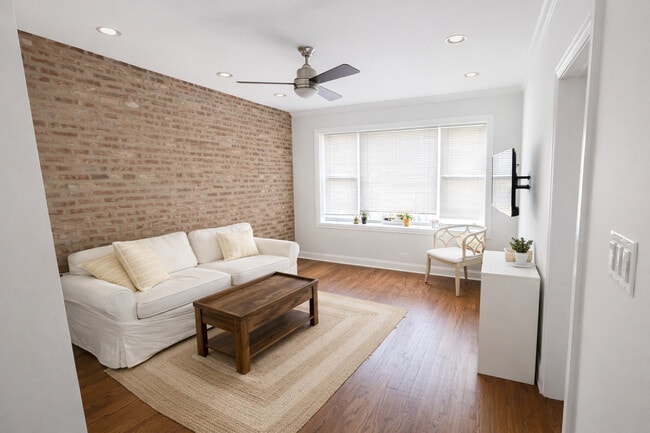 Photo - 2467 N Clark St Unit 3