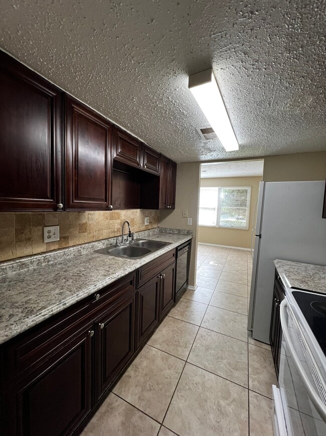 Photo - 131 Roswell Commons Way