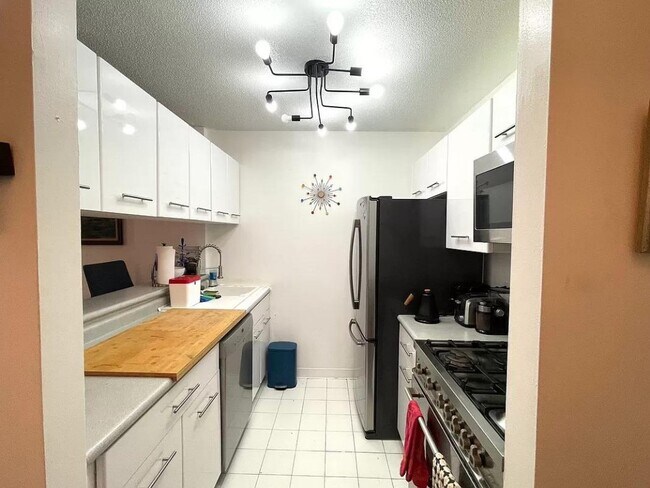 2 S End Ave Unit 8J