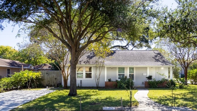 Building Photo - 127 Pompano Ave