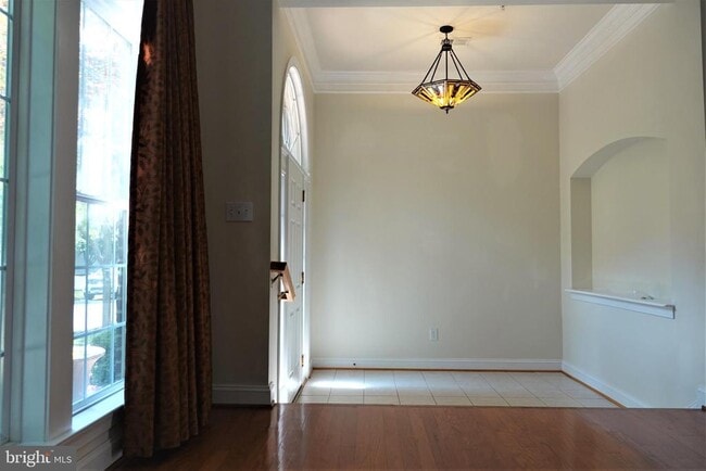 Building Photo - 1115 Crestfield Dr