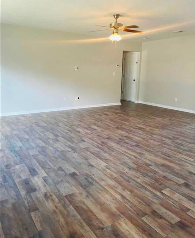 Photo - 1424 Oxpens Rd