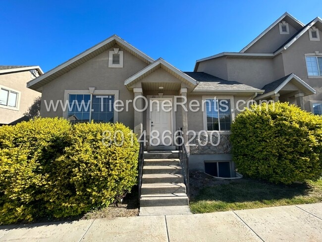 Building Photo - This property offers a NO DEPOSIT option a... Unit 131 Rental