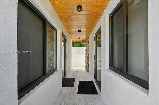Building Photo - 5152 SW 6th St Unit B