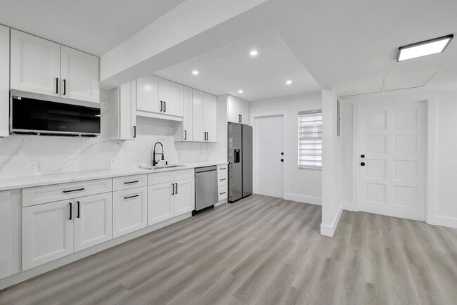 Photo - 3050 N Palm Aire Dr Unit 704