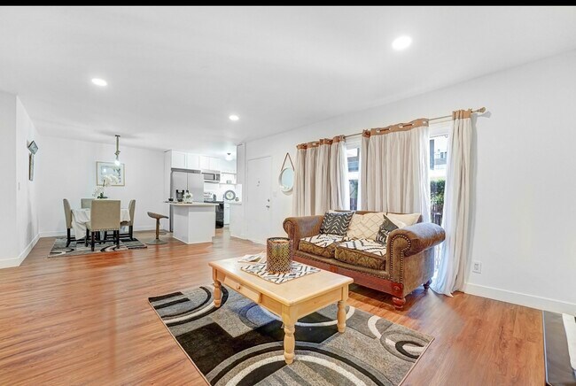 Photo - 5232 Corteen Pl Unidad 5232 Corteen Pl. # 7