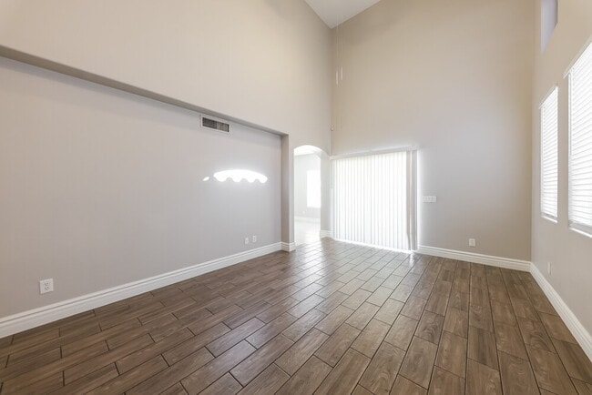 Photo - 3424 E Rockwood Dr