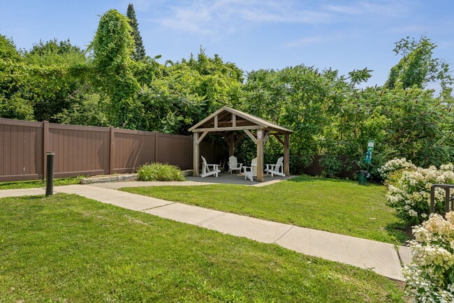 Outdoor covered patio - Casavant Overlook