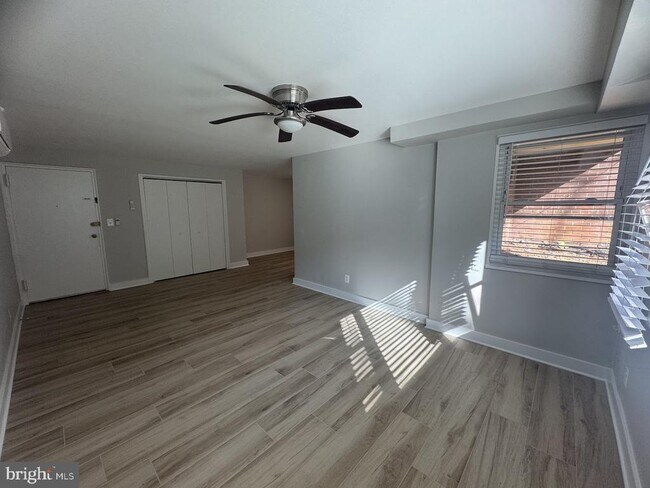 Photo - 500 S Courthouse Rd Unit 1