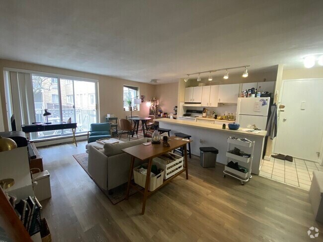 Building Photo - 122 Sewall Ave Unit #1 Rental