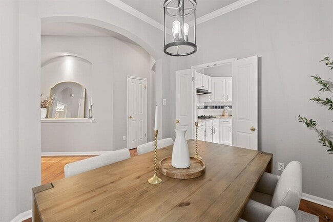 Photo - 9305 Donner Ln