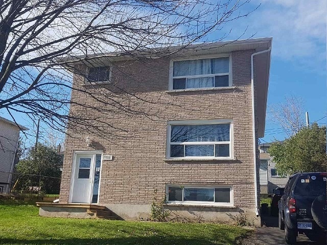 Building Photo - 672 Division St Unit 3