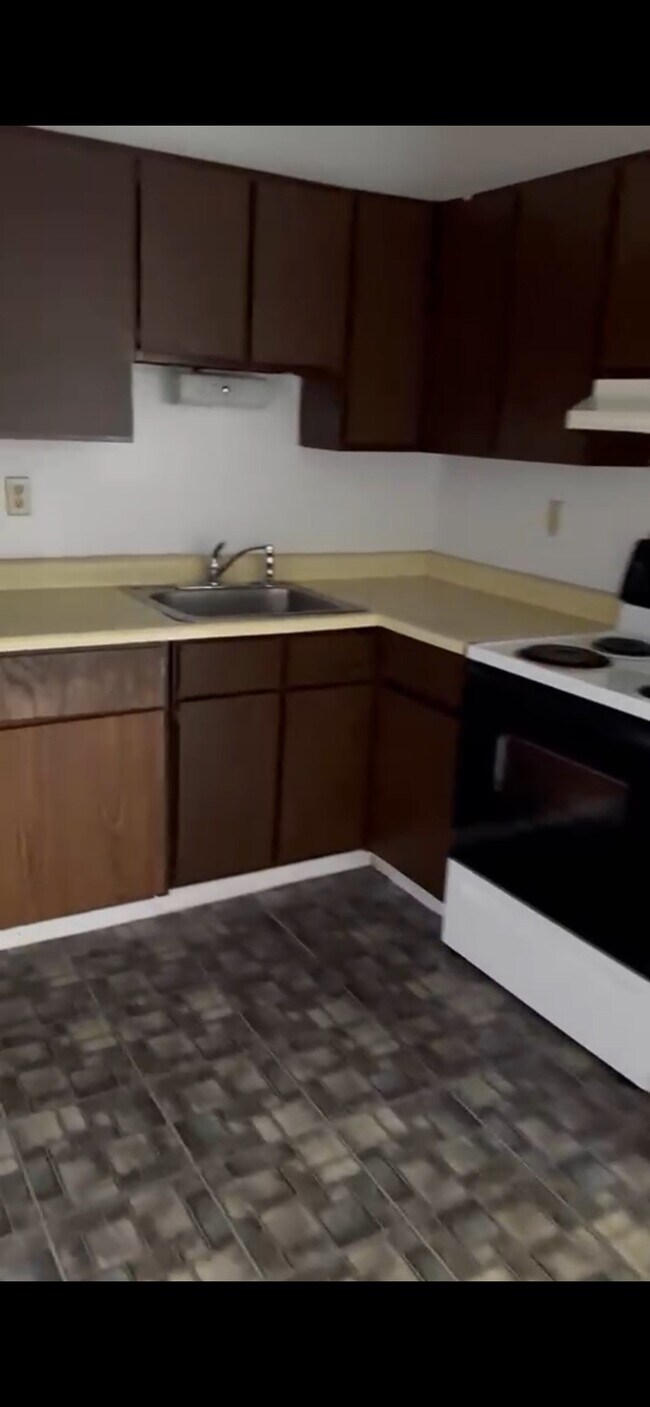 705 Bunker Hill Rd Townhome Townhome Rental in Ashtabula OH