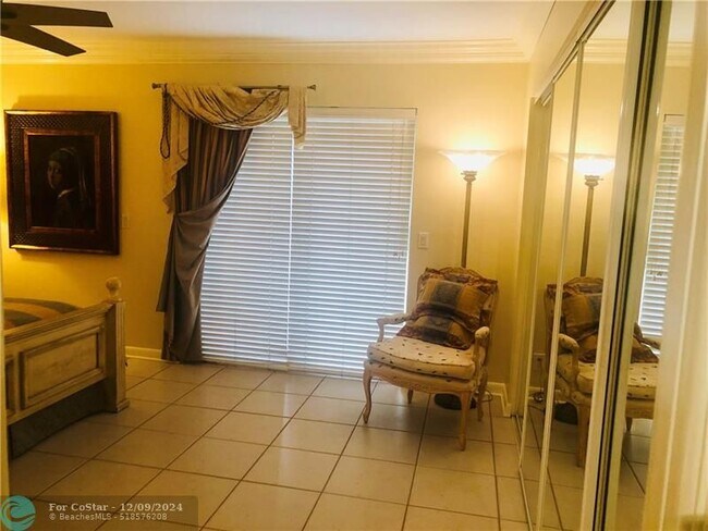 Photo - 137 Farnham F Unit 137