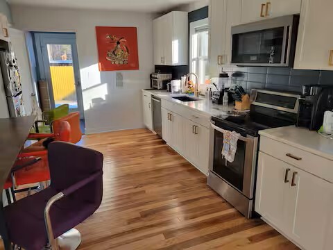 Modern & Fully Stocked Kitchen - 2620 Kirk Rd