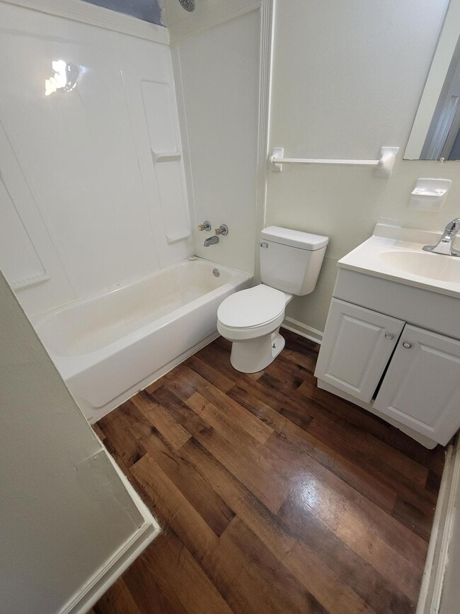 Photo - 3962 Northampton Dr