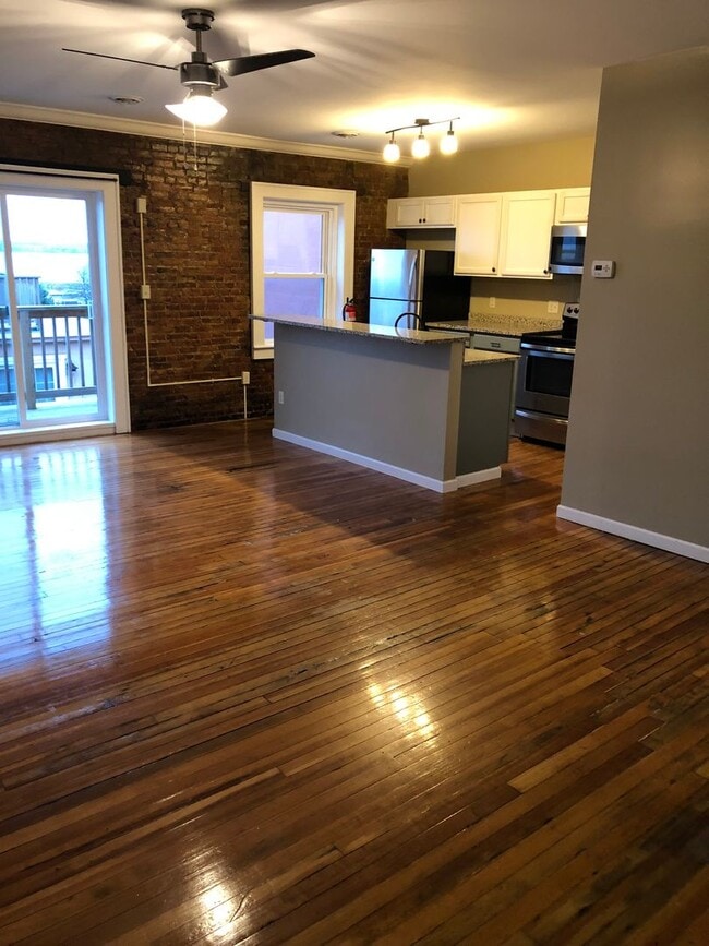 Building Photo - 519 Exchange St Unit 2 Rental