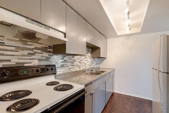 Photo - 809 N Dexter St Unit 104