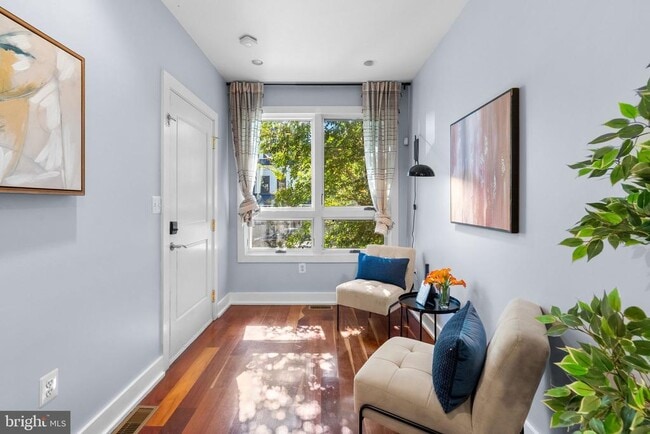 Building Photo - 747 Morton St NW Unit 1