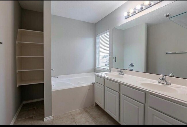 Photo - 18102 Spring Run Ln