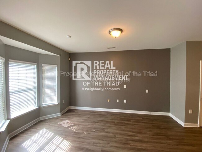 Photo - 101 Humberside Dr