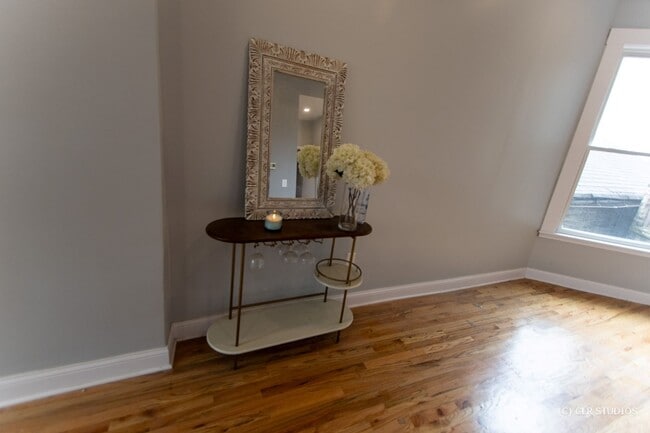 Photo - 2343 W Grenshaw St Unit 2