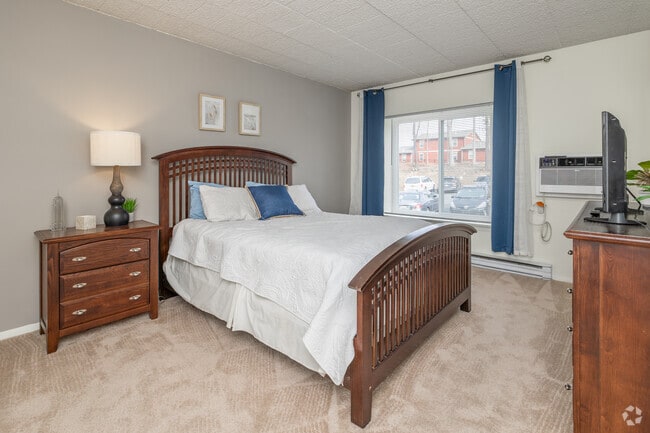 2BR, 2BA - 1,066SF - Primary Bedroom