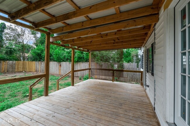 Photo - 237 E Elmwood St