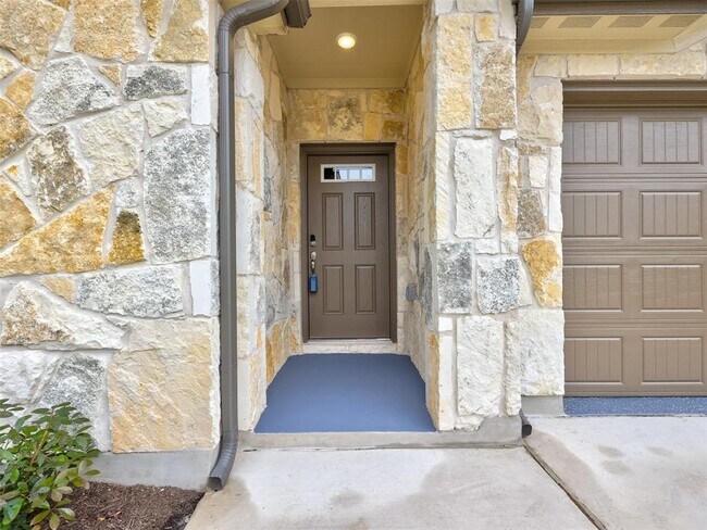Photo - 108 Greenspire Ln