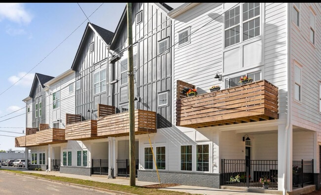 Photo - 126 E 19th St