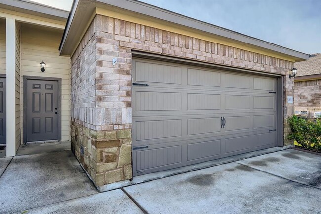 Photo - 246 Joanne Lp Townhome