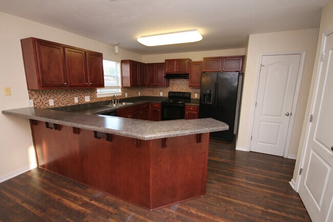 Photo - Spacious 4BR Home in Robin's Ridge with Soaring Ceilings, Guest Suite & Two-Car Garage