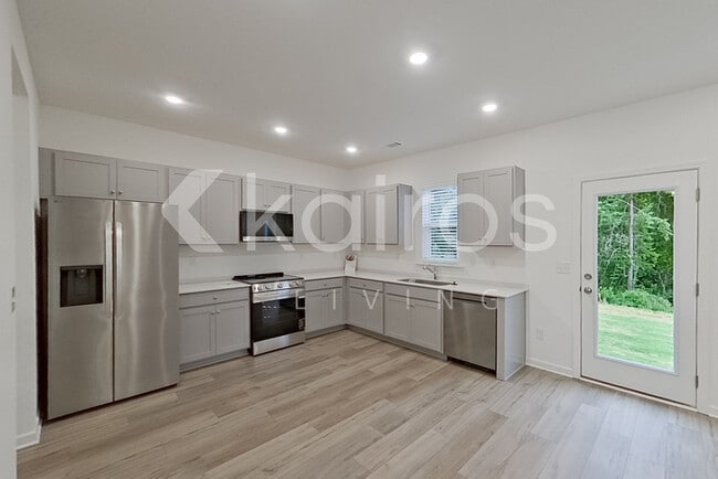 Photo - 115 Silver Maple Ln