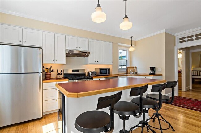 6 Gladding Ct Unit 1