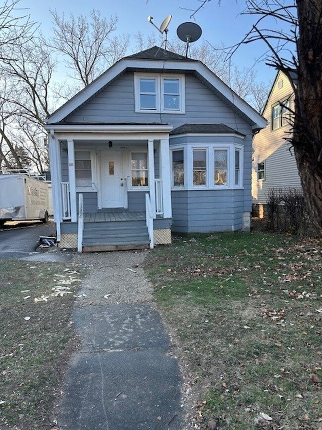 3BR/1BA Single Family Home - 3BR/1BA Single Family Home