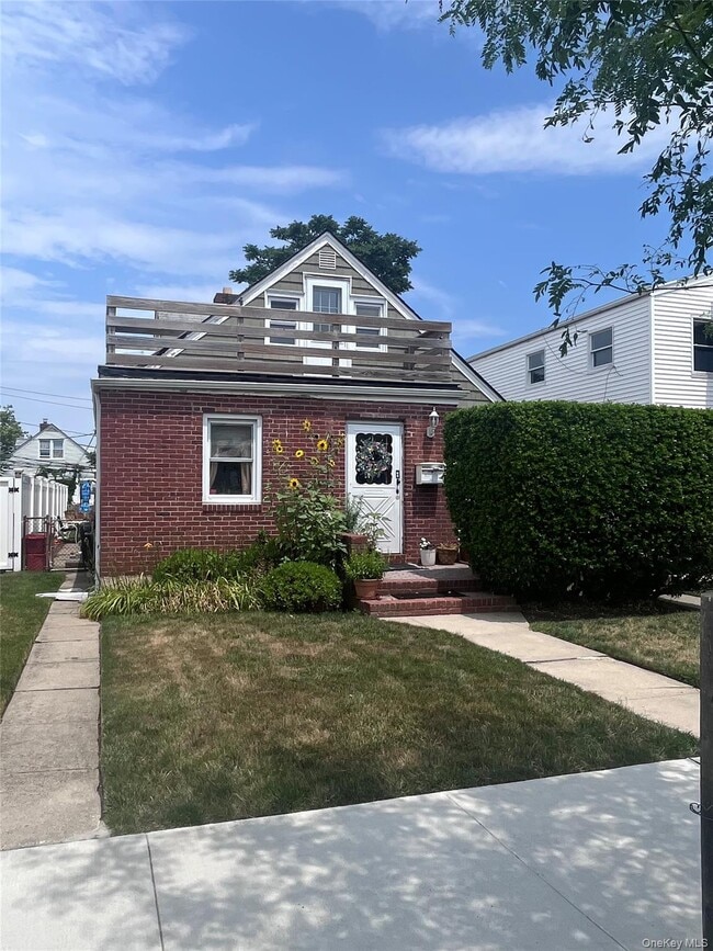 Photo - 225 E Market St