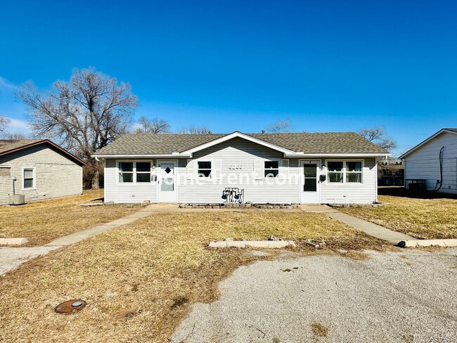 Building Photo - Two Bedroom Ranch Style Duplex Home in Grandview - Featuring Plenty of Natural Light, Fenced Yard...