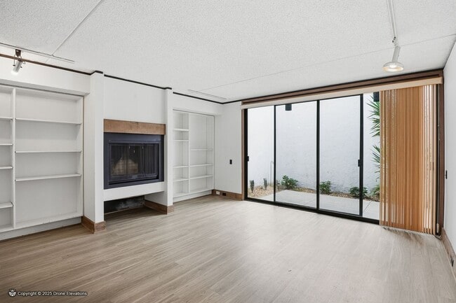 Photo - DOWNTOWN ~ Luxury Gene Leedy Townhouse ~ with Community Pool