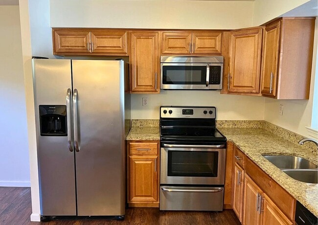 102 Caernarvon Ct